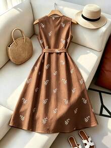 SHEIN Franclia Gaun Tanpa Lengan Kancing Depan Motif Tanaman Kasual untuk Liburan Wanita - Khaki - View 2