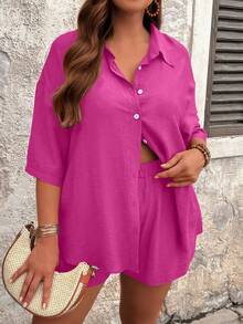 SHEIN Tall CURVE Conjunto de 2 piezas de verano con camisa de manga corta holgada y casual de unicolor con solapa y bolsillo, y pantalones cortos con cordón, talla grande - Rojo violeta - Ver 6