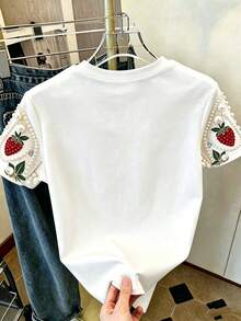 EMERY ROSE 大尺碼女款 T-shirt 仿珍珠與水鑽裝飾 - 草莓印花、短袖、圓領上衣。設計優雅，適合日常穿著與約會之夜。時尚夏季女款上衣 - 最新系列新品，以迷人的草莓與蝴蝶結圖案為特色。 - 彩色 - 查看 2
