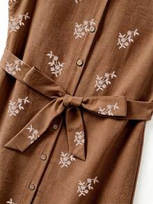 SHEIN Franclia Gaun Tanpa Lengan Kancing Depan Motif Tanaman Kasual untuk Liburan Wanita - Khaki - View 3