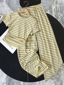 SHEIN 青少年女孩軟綿針織黃色條紋圓領短袖修身T恤與緊身褲套裝，休閒百搭青少年女孩服飾，黃色上衣大女孩衣服，黃色條紋上衣與褲子套裝 - 黃色 - 查看 2