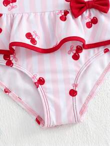 SHEIN Traje de baño de una pieza para niña joven de verano, dulce y lindo, con estampado de rayas y cerezas, decoración de lazo y volantes - Multicolor - Ver 5