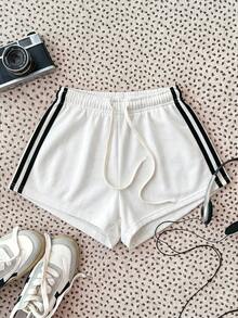 SHEIN [隨機3件，發送1件]驚喜盒 30%機率獲得2件 青少年女孩白色針織抽繩短褲 刺繡數字圖案 適合夏季休閒端莊、校園健身、運動、戶外野餐、街拍、母親節、畢業季，適用於日常、出遊、度假、假日穿著，時尚女孩、休閒穿搭、新風格、返校、慵懶風、開學季、少女風 T恤運動短褲 女孩運動短褲 健身短褲 運動短褲 - 彩色 - 查看 5