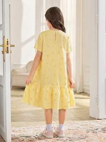 SHEIN Vestido corto casual holgado de línea A con cuello redondo, manga corta y lazo a rayas para niña preadolescente - Amarillo - Ver 2