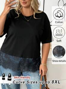 SHEIN CURVE+ 大码女式黑色棉混纺T恤，优雅蕾丝下摆，短袖圆领休闲上衣；舒适黑色棉质T恤，蕾丝饰边；时尚女式短袖圆领上衣；别致黑色蕾丝下摆棉混纺上衣；休闲修身短袖日常上衣；情人节蕾丝饰边上衣；棉质上衣；休闲上衣；春季女装；夏季女装；新年派对上衣；黑色上衣 - 黑色 - 查看 5