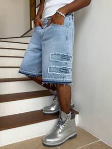 Manfinity EMRG Celana Pendek Denim Pria Warna Biru Muda dengan Potongan Lebar dan Efek Sobek, Gaya Streetwear Y2K - Biru - View 4