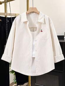 SHEIN 1件女童長袖鈕扣襯衫，翻領設計，直條紋與胸前刺繡圖案，秋季休閒上衣 - 杏色 - 查看 3