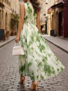 SHEIN PETITE 女款V領優雅荷葉邊花卉印花收腰A字中長洋裝，度假浪漫時尚風，適合嬌小女性 - 綠色 - 查看 2