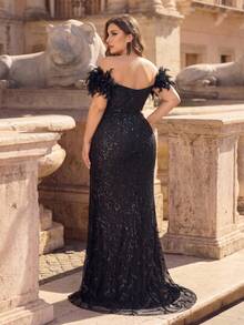 SHEIN Belle Petite Curve Eleganter luxuriöser schwarzer Off-Shoulder Abendkleid mit tiefem V-Ausschnitt, Bustier-Ärmeln, natürlicher Federdekoration, transparentem High-Waist-Taillenschnitt, schlankmachendem High-Slit und langem Schleppsaum, vielseitig für Date, Single-Party, Abschlussfeier, Hochzeitszeit, schwer verarbeitet (Manschetten aus Truthahnfedern) - Schwarz - Übersicht 2