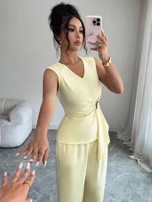 Selianne 女款時尚V領露肩無袖腰部金屬裝飾收腰修身不對稱荷葉邊設計背心上衣與長褲兩件套，夏季上衣與長褲套裝，日常出遊休閒通勤優雅套裝，適合假期慶典、返校季、婚禮、教師節、母親節，四季時尚單品 - 黃色 - 查看 6