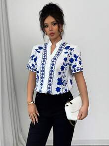 SHEIN Holidaya 女款夏季海灘度假風花卉印花V領短袖襯衫 - 藍色 - 查看 3