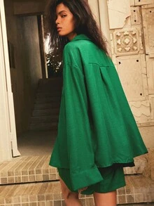 Écloséra 歐美法式復古綠色襯衫與鈕扣裝飾短褲夏季女款寬鬆休閒出遊度假兩件套 - 綠色 - 查看 2