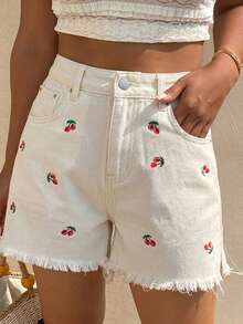 Attriella Shorts vaqueros casuales de mujer blancos de cintura alta con bordado de cerezas y bajo deshilachado para verano, vacaciones y festivales - Blanco - Ver 3