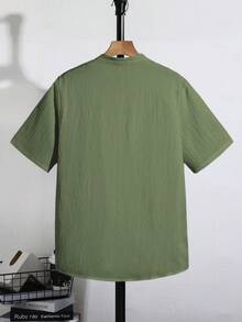 SHEIN 青少年男款素色單排扣短袖休閒紋理襯衫，舒適休閒學院風，百搭、柔軟透氣，適合夏季日常穿著、上學、旅行、海邊度假，黑色襯衫黑色短袖襯衫上衣 - 軍綠色 - 查看 3