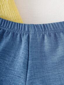 SHEIN Playful Pals 女嬰鵝黃色紋理上衣配彼得潘領、花卉刺繡、白色貝殼蕾絲飾邊，搭配藍色短褲，柔軟可愛的夏季度假休閒套裝 - 黃色 - 查看 10
