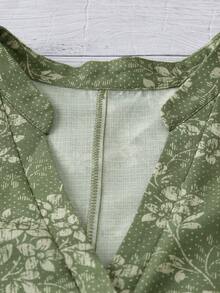 Linhara 女版大尺碼彩色花卉與波點印花仿亞麻紋理面料V領鈕扣裝飾泡泡袖彈性袖口休閒日常通勤時尚優雅成熟百搭高端Ins風田園鄉村慵懶浪漫約會法式街頭復古海灘度假春夏季新款綠色泡泡短袖襯衫，綠色短袖襯衫，復古V領花卉印花襯衫，海灘度假穿搭襯衫 - 彩色 - 查看 4