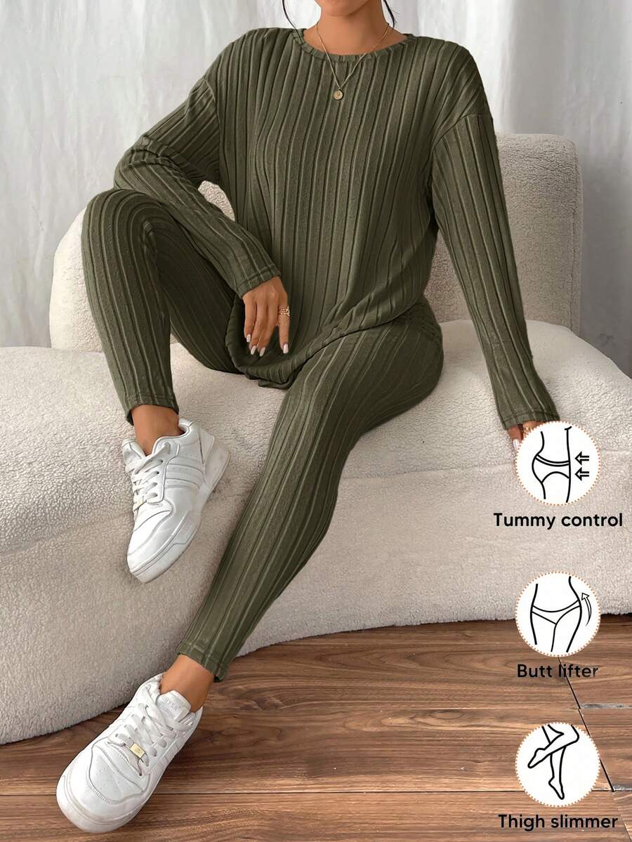SHEIN Frenchy Camiseta de punto acanalado con hombros caídos & Leggings de tela texturizada Dos piezas - Verde militar - Ver 1