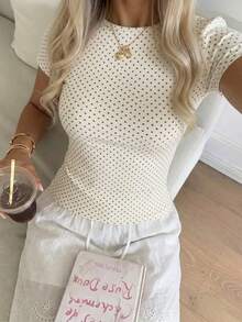 CovetEZ Kaos Kasual Wanita Gaya Minimalis Kasual dengan Warna Dasar Aprikot Muda dan Motif Polkadot Cokelat di Seluruh Permukaan, Cocok untuk Musim Semi dan Musim Panas, Gaya Serbaguna - MultiWarna - View 1