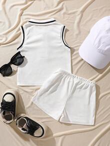 SHEIN Playful Pals Bộ 2 món cho bé trai mùa hè, áo tank top dệt kim cổ polo không tay gân sọc đen trắng, phối chữ đắp và viền sọc, kèm quần short, phong cách casual đi biển - trắng - Xem 2
