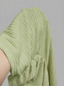 SHEIN EZwear 休閒簡約風綠色針織提花直條紋女款T恤，適合春夏，質感面料，適合度假、夏季、Ducati Point、日常通勤、約會、聚會、秋冬、聖誕節、新年、感恩節、派對、婚禮、海灘、畢業典禮，時尚優雅休閒 - 綠色 - 查看 8