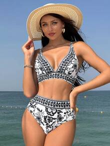 SHEIN Swim 女款夏季海灘花卉印花飾邊短版吊帶上衣與三角比基尼泳褲套裝 - 黑與白 - 查看 4