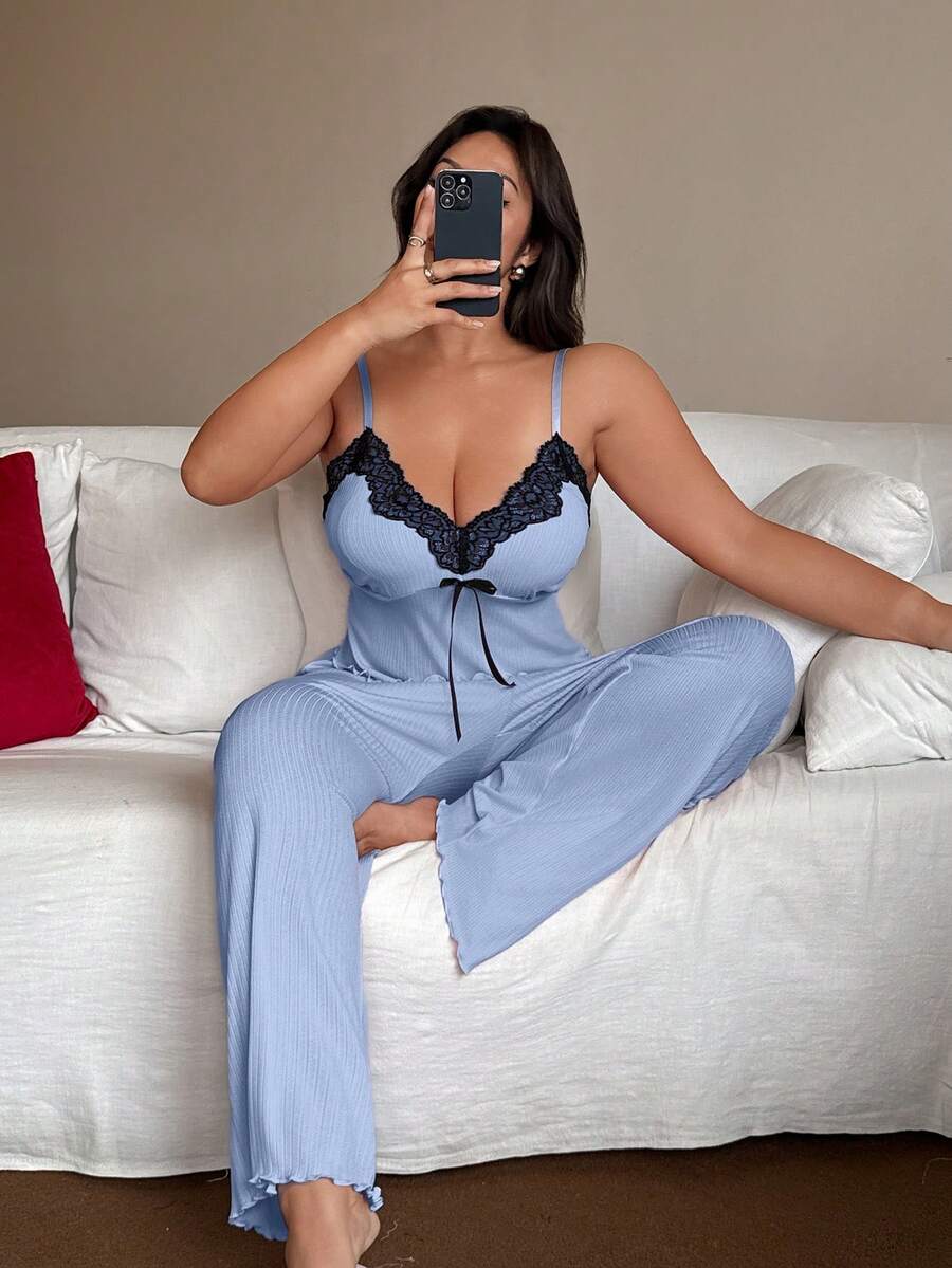 Napfluff CURVE Napfluff CURVE Set pigiama casual da casa in maglia 2 pezzi taglie forti con canottiera patchwork in pizzo & pantaloni lunghi a gamba ampia - Blu - Visualizzare 1