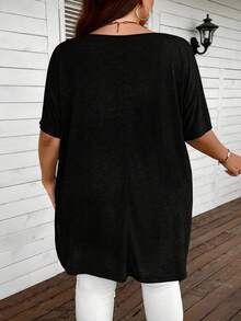 SHEIN CURVE+ 大尺碼V領雛菊印花+口袋長版寬鬆休閒T恤 - 黑色 - 查看 2