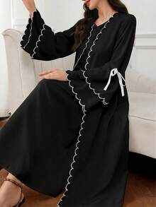 Al Najma Abaya elegante para mujer con bloques de color, borde de concha, decoración de lazo y apertura frontal - Blanco y Negro - Ver 4