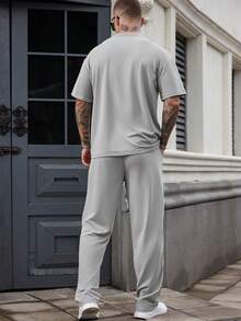 Manfinity Homme 男士休閒INS風英文字母印花設計日常街頭穿搭男友丈夫禮物週年紀念禮物圓領寬鬆T恤&短褲套裝，度假 - 灰色 - 查看 2