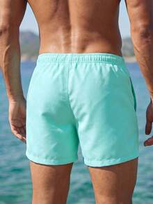 Manfinity Swimmode 男士2件組夏季海灘度假風抽繩腰海龜與海星印花二合一沙灘短褲 - 藍色 - 查看 2