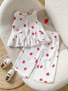 Vintaside Kids Bộ 2 món cho bé gái: Áo tank top dáng ngắn cổ tròn không tay, vải cotton trắng nhăn hai lớp mềm mại, gấu áo nhún bèo lớn + Quần dài ống rộng suông lưng thun, phong cách Mori Hàn Quốc dễ thương ngọt ngào trẻ trung, họa tiết in trái dâu và nơ, phù hợp mặc hàng ngày mùa hè, đi chơi, mua sắm, đi học, du lịch, nghỉ dưỡng, dã ngoại, công viên, khu vui chơi, tiệc tùng - Đỏ và trắng - Xem 1