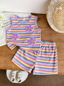 SHEIN Playful Pals 女嬰夏季紫色花卉貼花套裝，圓領無袖彩虹螺紋上衣搭配同款短褲，甜美風格，輕盈舒適，適合戶外玩耍、居家舒適及朋友聚會 - 紫色 - 查看 3