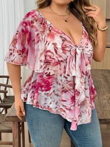 SHEIN CURVE+ Top de mujer de talla grande con estampado floral rosa, de punto elástico y malla, con cuello con volantes y diseño de cuello cuadrado con lazo y fruncido. Adecuado para estilo casual de vacaciones de primavera/verano, bohemio, elegante y versátil, uso diario, festivales de música, conciertos, fiestas de carnaval, vacaciones en la playa, citas nocturnas, fiestas de cumpleaños, despedidas de soltera, discotecas, compras casuales, estilo callejero, salidas y varias ocasiones. Fácil de combinar, excelente efecto adelgazante. - Rosa - Ver 3