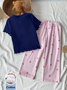 Set Pakaian Santai Anak Perempuan Balita Musim Panas dan Gugur Sepanjang Musim: Atasan Lengan Pendek Leher Bulat Bertekstur Bergaris Motif Buah Ceri dengan Cetakan Foil dan Celana Panjang Bergaris Motif Kotak-kotak Ceri - Navy Blue - View 3