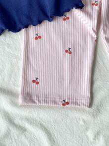 Set Pakaian Santai Anak Perempuan Balita Musim Panas dan Gugur Sepanjang Musim: Atasan Lengan Pendek Leher Bulat Bertekstur Bergaris Motif Buah Ceri dengan Cetakan Foil dan Celana Panjang Bergaris Motif Kotak-kotak Ceri - Navy Blue - View 5