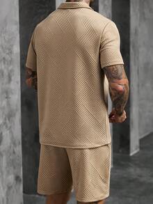 Manfinity CasualCool 男士夏季時尚休閒 Polo 套裝，拉鍊 Polo 衫與短褲，舒適好穿，適合日常出遊與參加朋友聚會 - 卡其色 - 查看 2