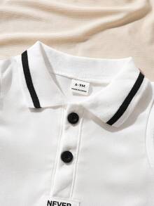SHEIN Playful Pals Bộ 2 món cho bé trai mùa hè, áo tank top dệt kim cổ polo không tay gân sọc đen trắng, phối chữ đắp và viền sọc, kèm quần short, phong cách casual đi biển - trắng - Xem 6