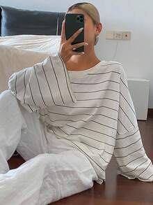 DAZY 女式条纹不对称领口宽松休闲街头风格T恤秋季上衣 - 黑與白 - 查看 5