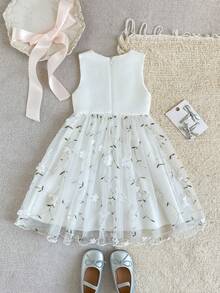 SHEIN 女童公主洋裝，花童生日派對婚禮節日禮服，緞面質感面料，無袖，豌豆綠，3D花朵網紗裙襬，中東歐美風後背繫帶蝴蝶結 - 白色 - 查看 7