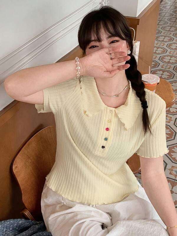 Dazy Plus 彼得潘領半開襟針織彩色鈕扣休閒修身短袖大尺碼女款春夏季杏色T恤