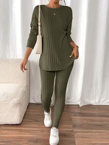 SHEIN Frenchy Camiseta de punto acanalado con hombros caídos & Leggings de tela texturizada Dos piezas - Verde militar - Ver 3