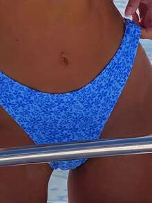 Swim Vcay 2026 春夏藍色碎花抓皺腰部交叉背帶高衩性感比基尼女裝，適合海灘、泳池和海邊 - 藍色 - 查看 3