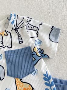 SHEIN Playful Pals 2件/套 新生兒男嬰 & 女嬰休閒可愛卡通簡約基本款套裝，藍色 & 白色動物長頸鹿牛象犀牛斑馬獅子草葉印花短袖T恤上衣 + 彈性腰藍色純色長褲附口袋，採用柔軟羅紋針織面料，適合夏季日常穿著、購物、旅行、度假及各種場合 - 藍色 - 查看 4