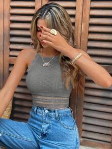 SHEIN Frenchy Top de tirantes halter con hombros descubiertos y empalme de encaje para mujer - Gris - Ver 6