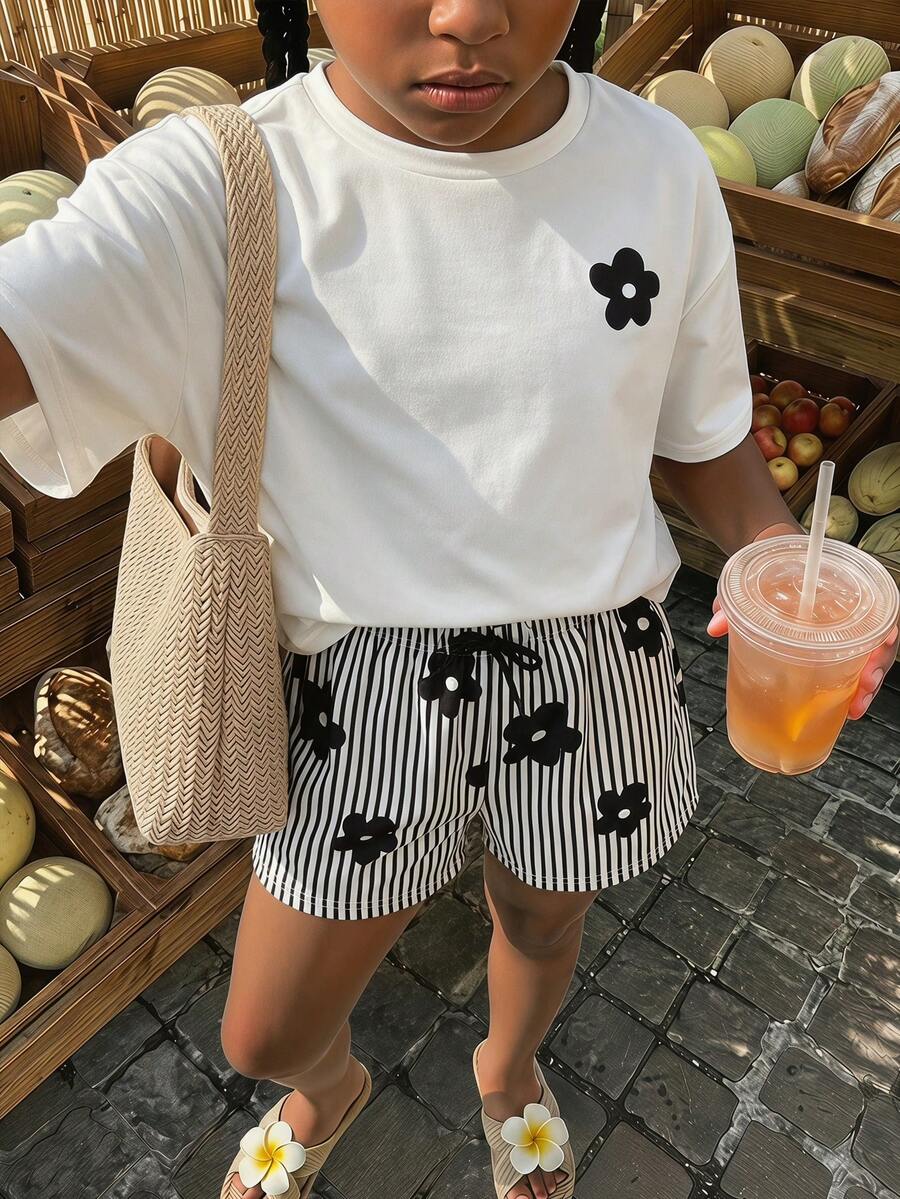 SHEIN Tween女孩 2件組 寬鬆短版花朵T恤 + 條紋花卉印花抽繩腰休閒可愛短褲,日常海灘度假夏季穿搭 - 黑與白 - 查看 1