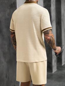 Manfinity CasualCool Set Polo Kasual Musim Panas Pria dengan Desain Blok Warna, Bagian Depan Setengah Terbuka, Bahu Reguler, Lengan Pendek - Aprikot - View 2