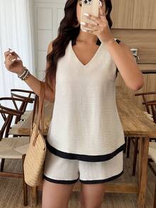 Weeklong Setelan Atasan Tanpa Lengan dan Celana Pendek Leher V Gaya Linen Beige Wanita Ukuran Plus Terbaru dengan Trim Kontras Hitam, Serbaguna untuk Pakaian Sehari-hari & Pantai - Aprikot - View 1