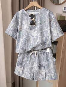 SHEIN 2piezas/Set Camiseta Corta Holgada para Niñas Preadolescentes + Pantalones Cortos Casuales con Cordón en la Cintura y Estampado de Camuflaje, Pantalones Cortos para Niños, Conjunto de Ropa Casual Diaria - Gris - Ver 2