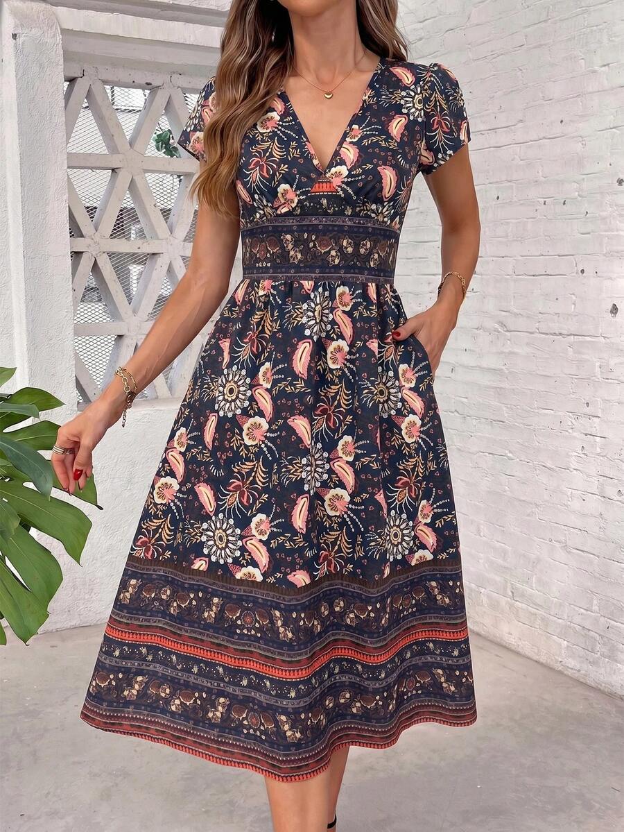 SHEIN Clasi Đầm midi nữ mới thanh lịch cổ chữ V tôn eo tôn dáng có túi họa tiết hoa, đầm đi biển mùa hè - màu đen - Xem 1