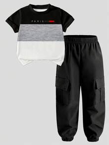 SHEIN 2件組小男孩巴黎英文字印花黑白灰拼接百搭時尚舒適圓領短袖T恤與黑色收口工裝褲套裝，適合四季，夏季春季短褲套裝 - 彩色 - 查看 2
